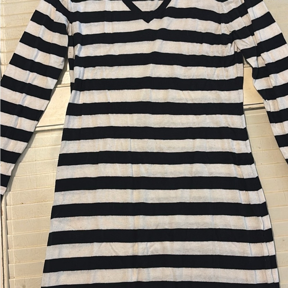 Old Navy Black & White Striped V-Neck Long Sleeve sweater Dress